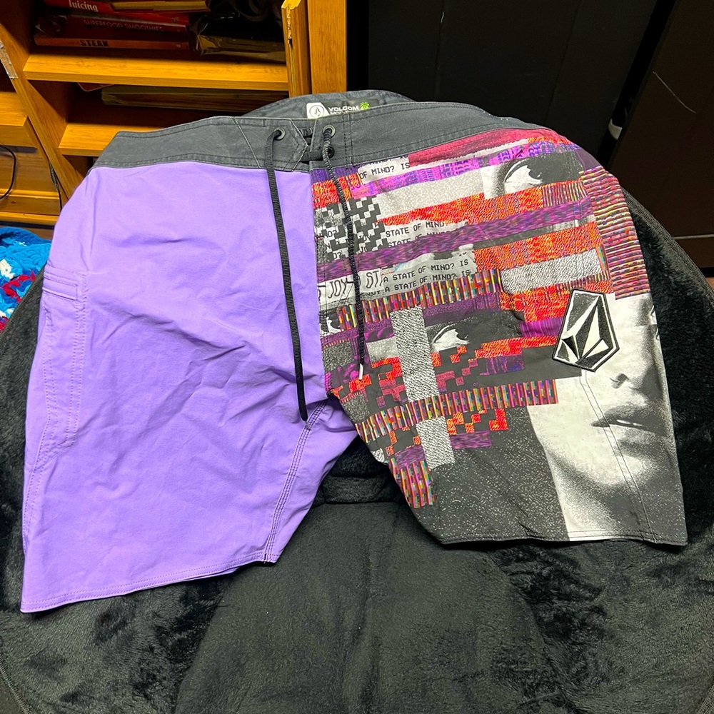Volcom board swim shorts size 38